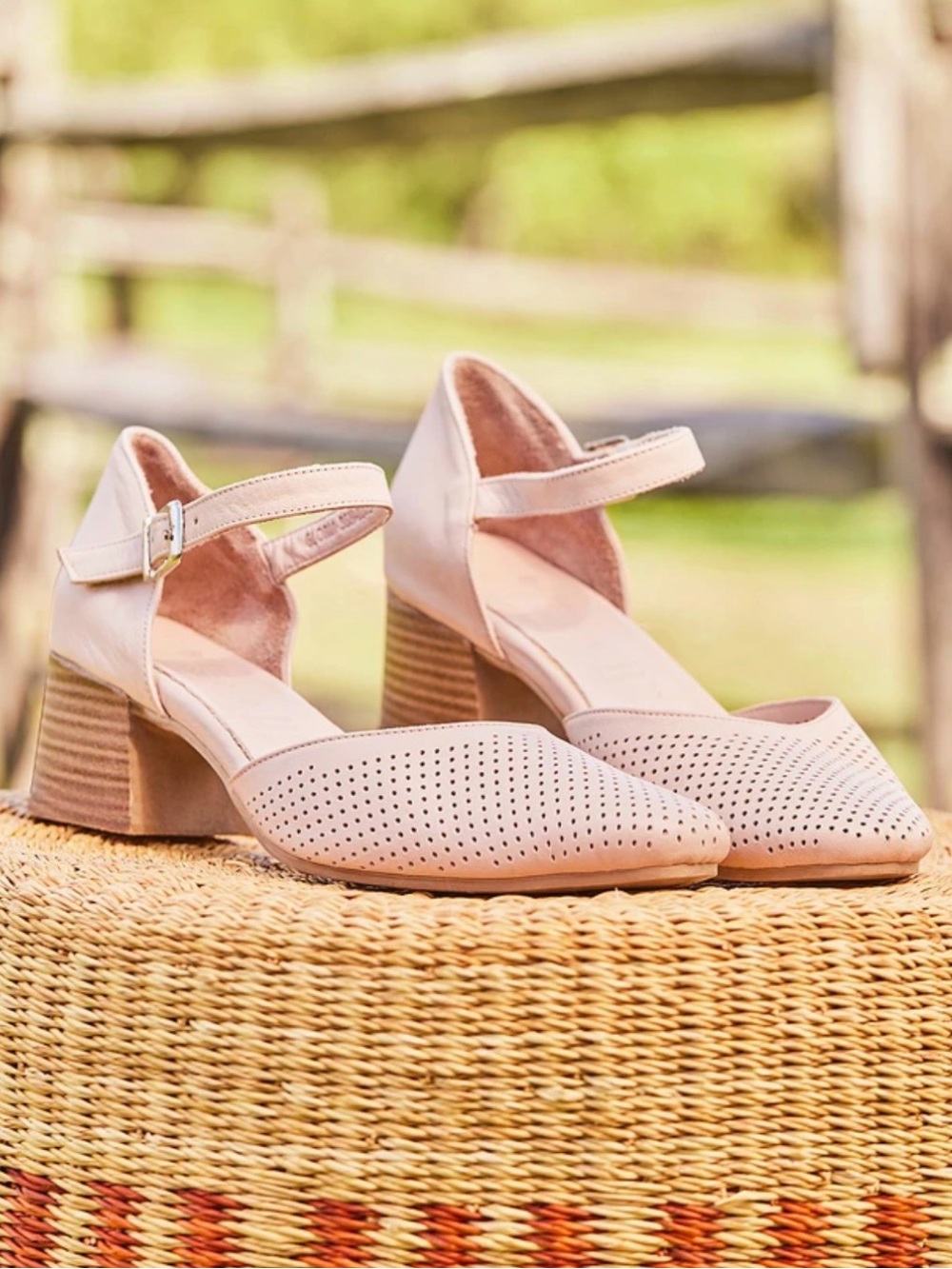 Spring Step: Gloria Heel - Picture 3 of 13